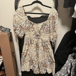 Beautiful dress only worn once!